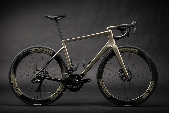 ENVE MELEE LTD Champagne Rolling Chassis Groupset not Included