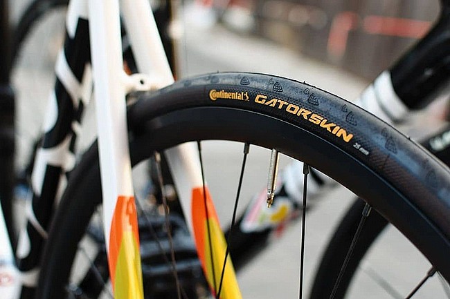 Continental Gatorskin 700c Road Tire (Wire Bead) 